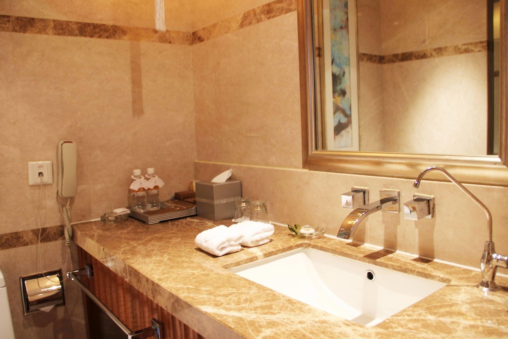 Glarun Jinling Hotel Нанкин Экстерьер фото