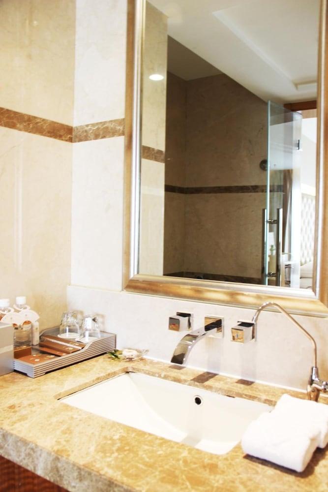 Glarun Jinling Hotel Нанкин Экстерьер фото